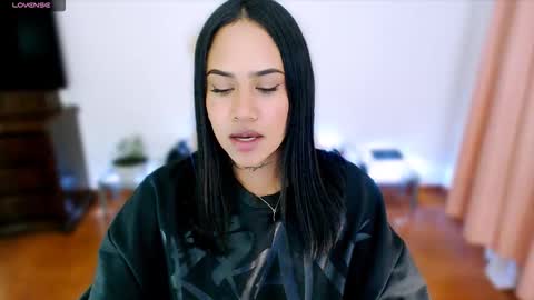 Snapshot of sweet_angel2001 chatting on 11-19-25, 04:01 Stephanie online show from 11-19-25, 04:01