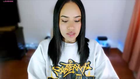 Snapshot of sweet_angel2001 chatting on 11-25-25, 12:05 Stephanie online show from 11-25-25, 12:05