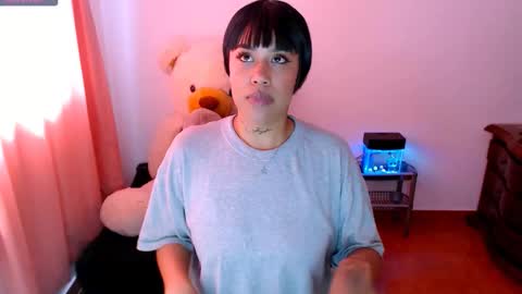 Snapshot of sweet_angel2001 chatting on 11-29-25, 07:17 Stephanie online show from 11-29-25, 07:17