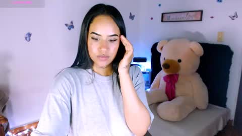 Snapshot of sweet_angel2001 chatting on 12-18-25, 12:06 Stephanie online show from 12-18-25, 12:06