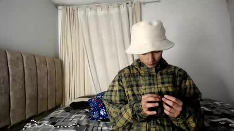 Snapshot of sweet_angels0 chatting on 11-12-25, 05:08 Andy online show from 11-12-25, 05:08