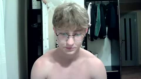 Snapshot of sweet_boy06 chatting on 07-03-26, 08:26 Sweet boy06 online show from 07-03-26, 08:26