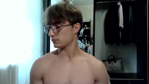 Snapshot of sweet_boy06 chatting on 07-06-26, 10:23 Sweet boy06 online show from 07-06-26, 10:23