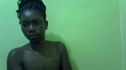 sweet_cherie1 online show from 03-14-26, 09:48