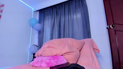 Snapshot of sweet_cinamon69 chatting on 07-06-26, 03:25 Canela online show from 07-06-26, 03:25