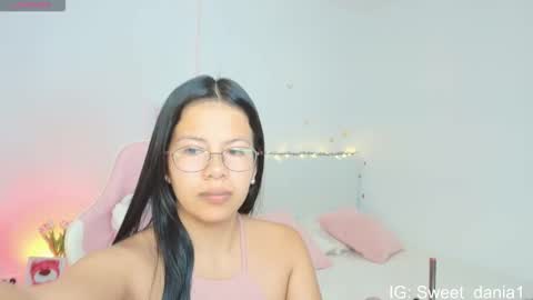 Snapshot of sweet_dania_ chatting on 11-19-25, 10:04 sweet_dania_ online show from 11-19-25, 10:04