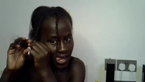 sweet_diva19 online show from 10-06-25, 11:35