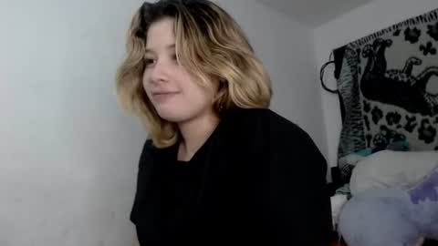 Snapshot of sweet_dream_10 chatting on 07-12-26, 03:08 sweet_dream_10 online show from 07-12-26, 03:08