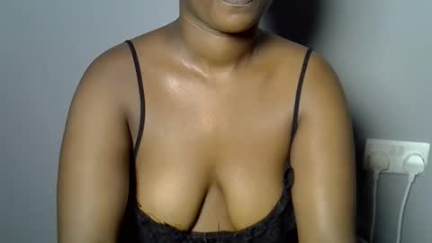 sweet_ebony001 online show from 03-26-26, 12:22