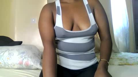 sweet_ebony001 online show from 04-19-26, 10:47