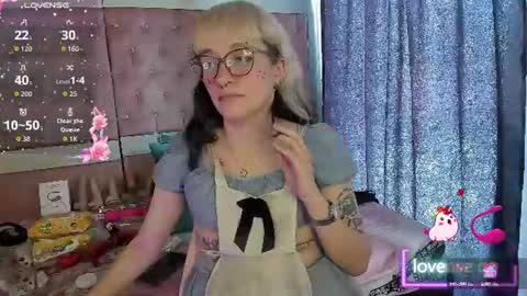 Snapshot of sweet_emmili chatting on 06-12-26, 04:17 emmili online show from 06-12-26, 04:17