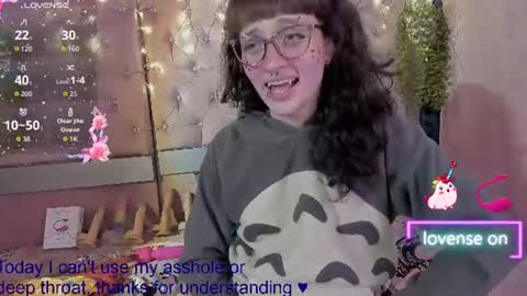 Snapshot of sweet_emmili chatting on 07-28-26, 03:43 emmili online show from 07-28-26, 03:43
