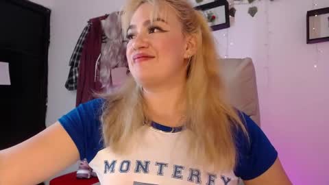 Snapshot of sweet_feeling30 chatting on 06-06-26, 04:39 carolina online show from 06-06-26, 04:39