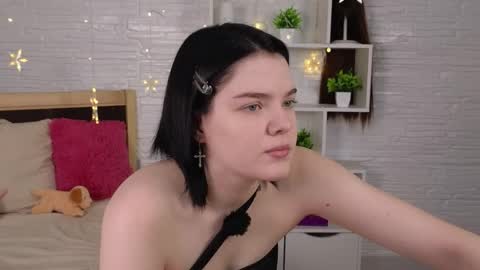 Snapshot of sweet_ferret chatting on 05-30-26, 03:36 Amely online show from 05-30-26, 03:36