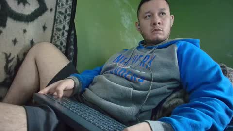 Snapshot of sweet_guy36 chatting on 09-09-25, 04:50 sweet_guy36 online show from 09-09-25, 04:50