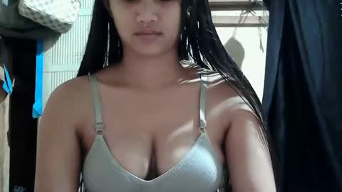 Snapshot of sweet_hazel25 chatting on 02-17-26, 06:36 Hazel online show from 02-17-26, 06:36