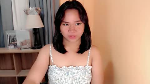 Snapshot of sweet_hoelly chatting on 10-26-25, 08:04 Slutty Shannel online show from 10-26-25, 08:04