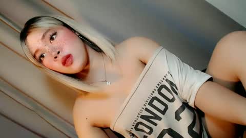 Snapshot of sweet_honeylove chatting on 06-13-26, 04:32 Anisha online show from 06-13-26, 04:32