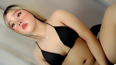 Snapshot of sweet_honeylove chatting on 07-01-26, 04:47 Anisha online show from 07-01-26, 04:47