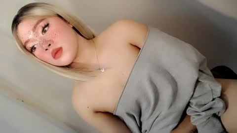Snapshot of sweet_honeylove chatting on 07-11-26, 05:21 Anisha online show from 07-11-26, 05:21