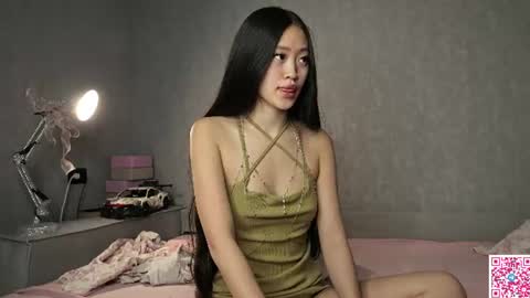 Snapshot of sweet_is_kim2 chatting on 06-25-26, 09:47 Kim online show from 06-25-26, 09:47