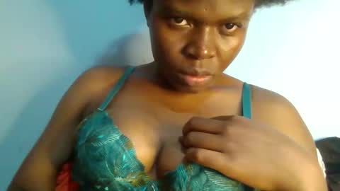 Snapshot of sweet_jamiie chatting on 09-19-25, 09:59 jay online show from 09-19-25, 09:59