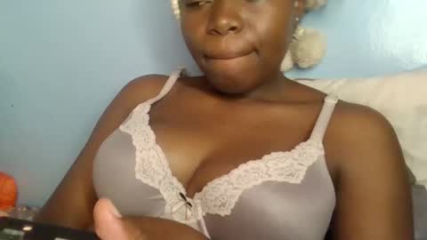 Snapshot of sweet_jamiie chatting on 10-07-25, 06:43 jay online show from 10-07-25, 06:43