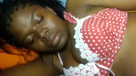 Snapshot of sweet_jamiie chatting on 12-01-25, 07:52 jay online show from 12-01-25, 07:52