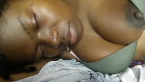 Snapshot of sweet_jamiie chatting on 12-13-25, 07:53 jay online show from 12-13-25, 07:53