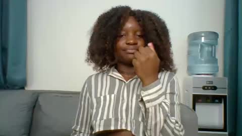 Snapshot of sweet_jenica chatting on 10-13-25, 04:12 ESTHER NEEMA online show from 10-13-25, 04:12