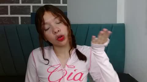 Snapshot of sweet_kitty_05 chatting on 04-27-26, 11:36 sweet_kitty_05 online show from 04-27-26, 11:36