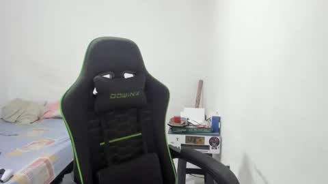 sweet_kitty_777 online show from 11-04-25, 04:00