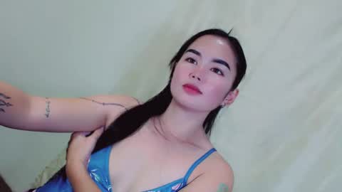 Snapshot of sweet_laika chatting on 11-13-25, 12:53 LAIKA online show from 11-13-25, 12:53