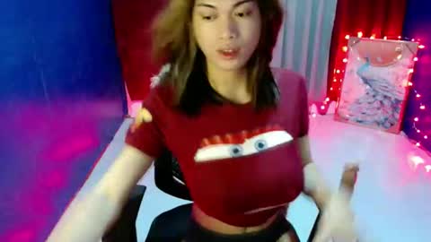 Snapshot of sweet_like_angel143 chatting on 06-07-26, 10:41 angie online show from 06-07-26, 10:41