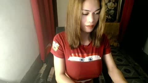 Snapshot of sweet_like_angel143 chatting on 06-19-26, 11:19 angie online show from 06-19-26, 11:19