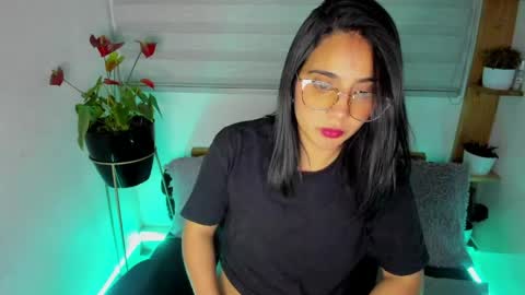 Snapshot of sweet_lina1 chatting on 05-18-26, 01:24 Lina online show from 05-18-26, 01:24