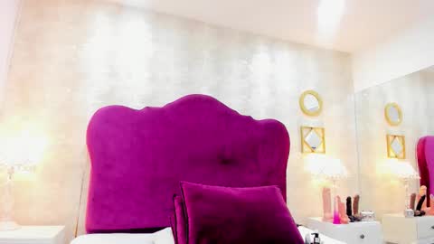 Luciana online show from 11-24-25, 08:19