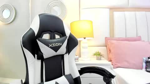 Luciana online show from 11-25-25, 06:30