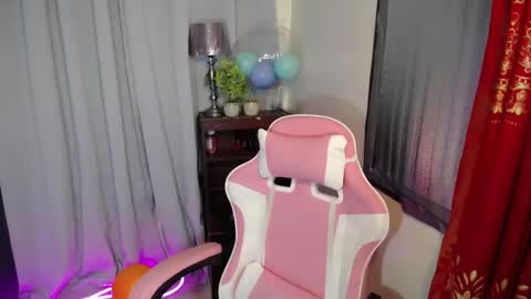 Snapshot of sweet_mariax chatting on 02-13-25, 11:50 Maria Stella online show from 02-13-25, 11:50