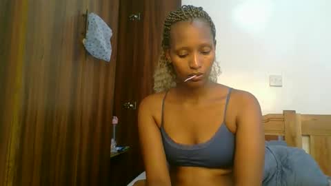 Linda online show from 03-26-26, 02:33