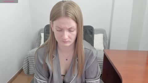 Mila online show from 04-21-26, 02:51