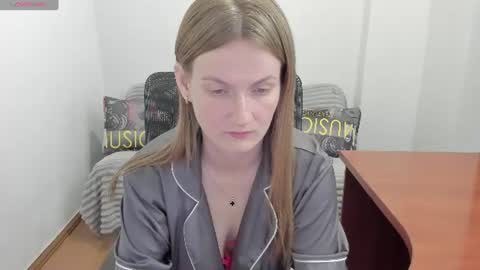 Snapshot of sweet_melody_of_ur_heart chatting on 06-17-26, 09:38 Mila online show from 06-17-26, 09:38