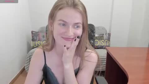 Snapshot of sweet_melody_of_ur_heart chatting on 06-22-26, 06:27 Mila online show from 06-22-26, 06:27
