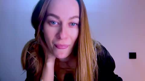 Mia online show from 10-20-25, 08:09