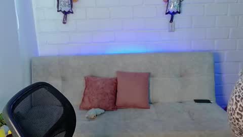 Snapshot of sweet_miaa24 chatting on 10-31-25, 07:26 Sweet Mia online show from 10-31-25, 07:26