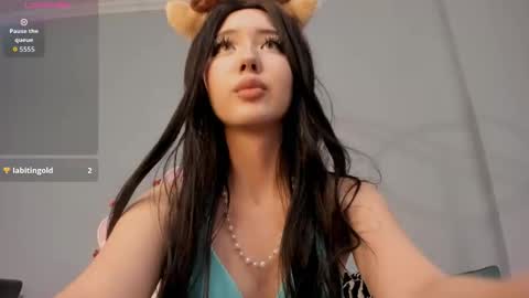 Snapshot of sweet_mikasa chatting on 12-15-25, 05:28 Mikasa online show from 12-15-25, 05:28