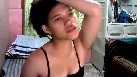 sweet_milkshake2004 online show from 10-04-25, 01:25