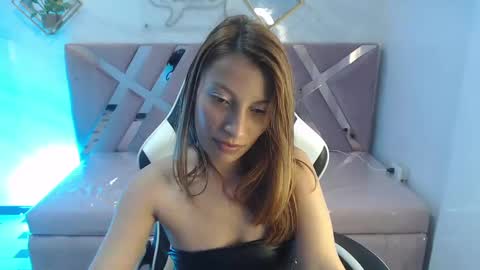 Snapshot of sweet_moon_v_ chatting on 10-08-25, 03:15 sweet_moon_v_ online show from 10-08-25, 03:15