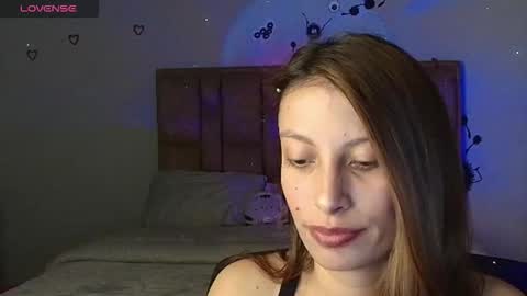 Snapshot of sweet_moon_v_ chatting on 01-09-26, 11:28 sweet_moon_v_ online show from 01-09-26, 11:28