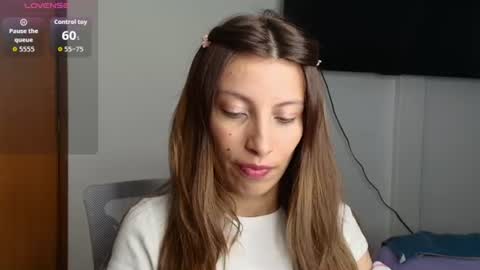 sweet_moon_v_ online show from 06-17-26, 03:20